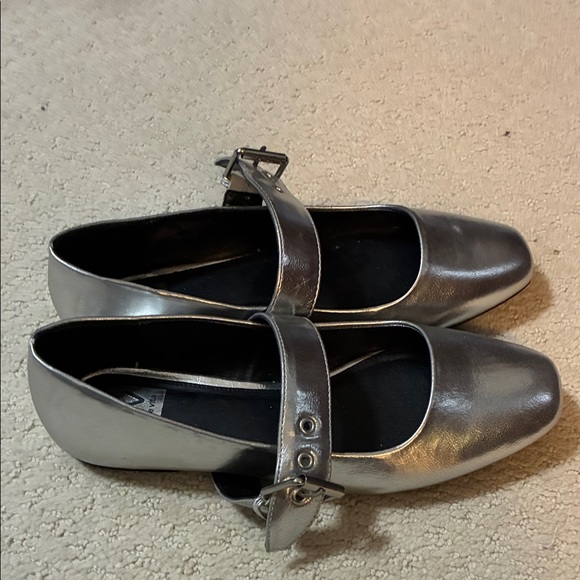 Dolce Vita Mellie Metallic Silver Mary Jane Shoes🏥 - Picture 3 of 7